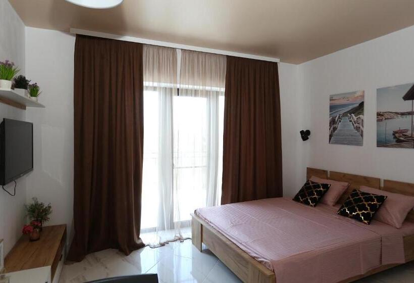 1 Bedroom Apartment Lake View, Villa Bonapart