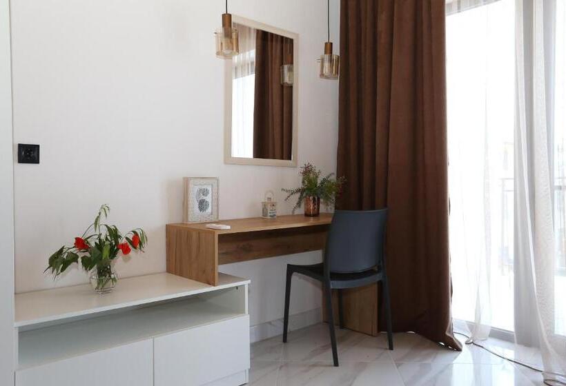 1 Bedroom Apartment Lake View, Villa Bonapart