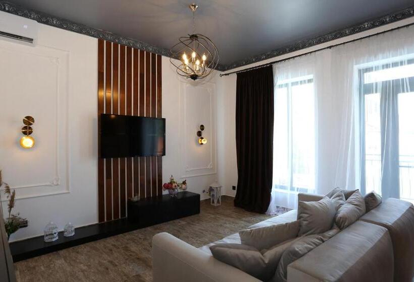 آپارتمان 1 خوابه با چشم‌انداز استخر, Villa Bonapart