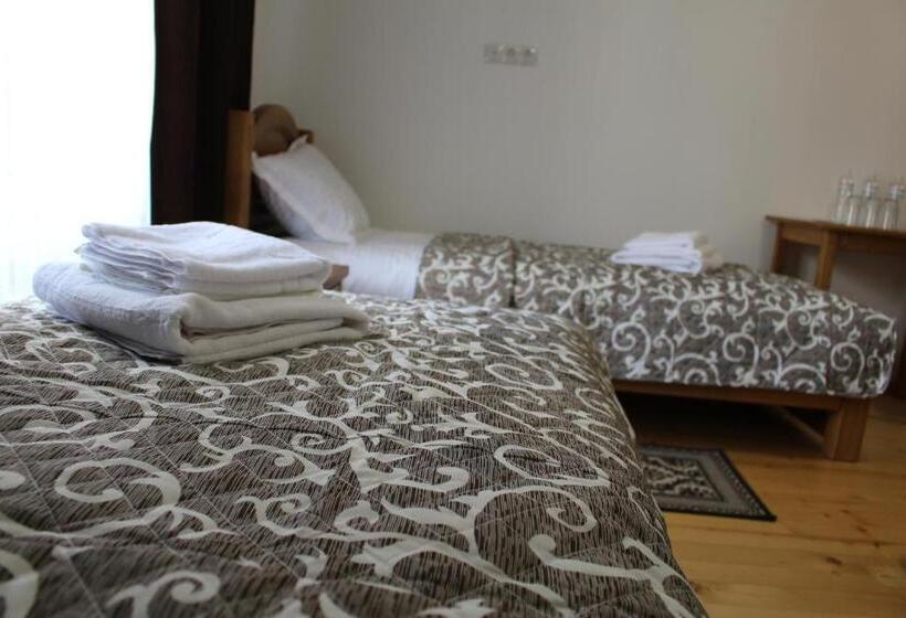Семейный Номер Совместный Санузел, Kolochava Hotel & Restaurant