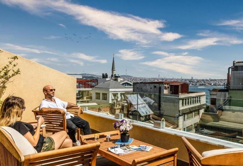 اتاق لوکس با بالکن و چشم‌انداز دریا, Union Hotel Port