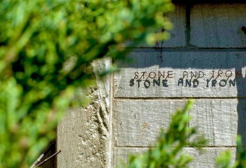 Апартаменты 2 Спальни, 石と鉄 House Of Stone And Iron