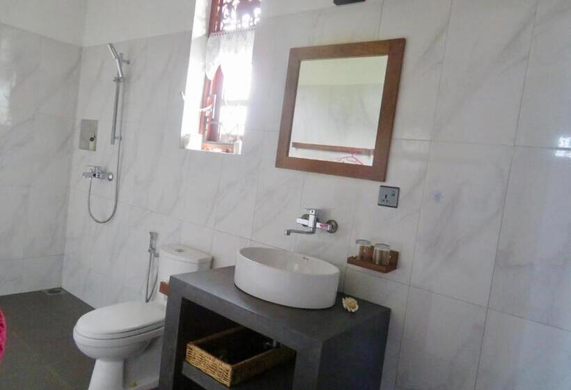 Номер Стандарт Вид на Бассейн, Thoduwawa Beach Villa