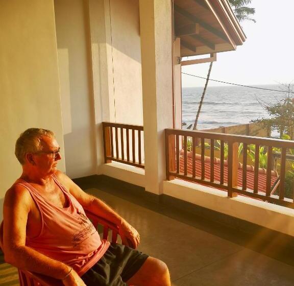 Номер Стандарт Вид на Море с Балконом, Thoduwawa Beach Villa