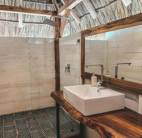 Номер Стандарт Вид на Бассейн, Monoloko Lodge Popoyo