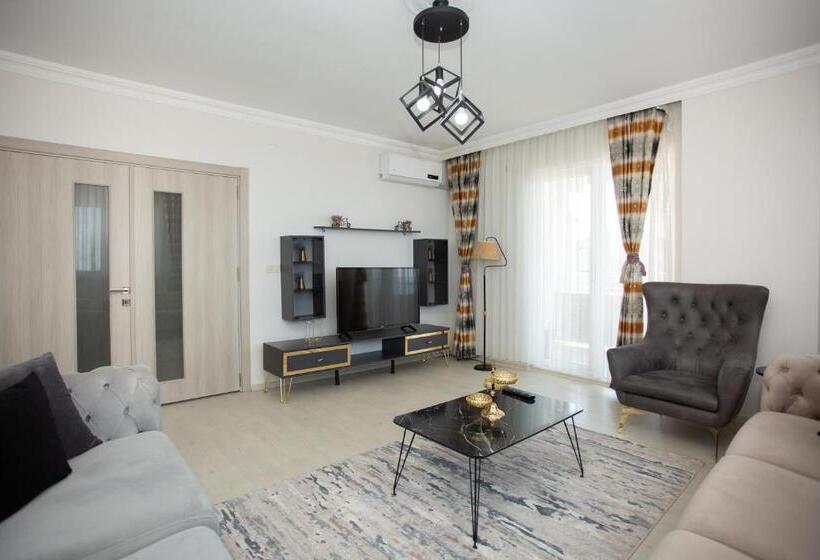 آپارتمان 1 خوابه با تراس, Leena Suites