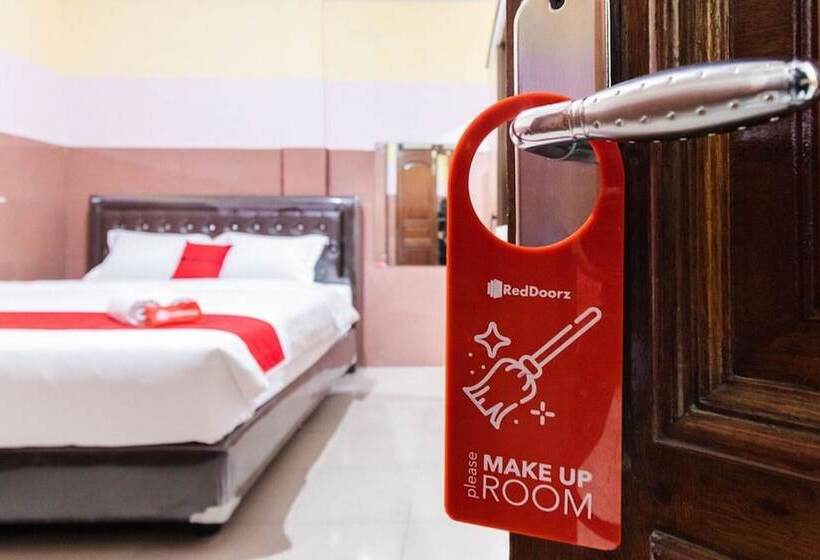 Номер Стандарт, Reddoorz Plus @ Jalan Gatot Subroto Medan