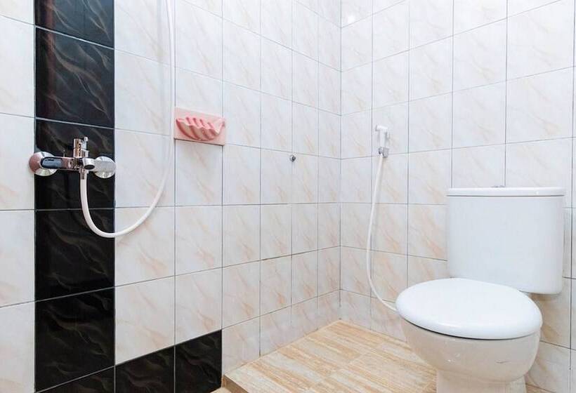 Семейный Номер, Reddoorz Plus @ Jalan Gatot Subroto Medan