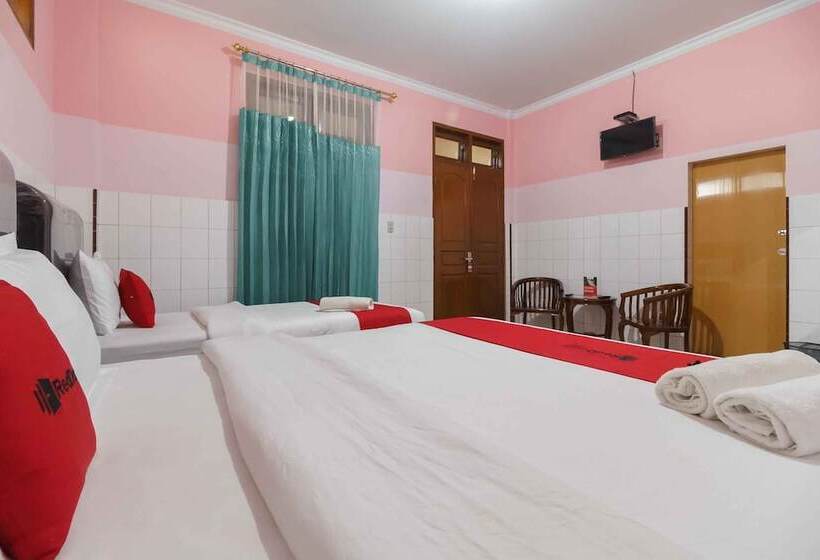 Семейный Номер, Reddoorz Plus @ Jalan Gatot Subroto Medan