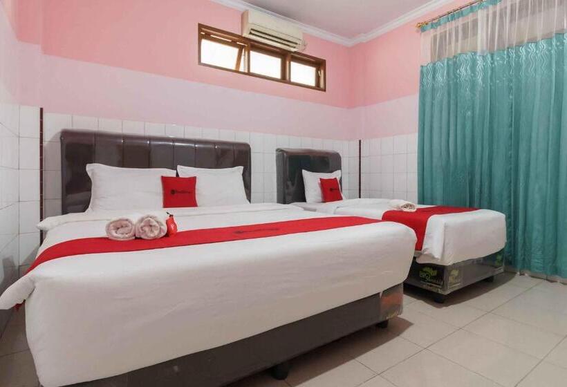 Семейный Номер, Reddoorz Plus @ Jalan Gatot Subroto Medan