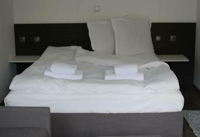 Люкс Вид на Сад, Guest House Dar