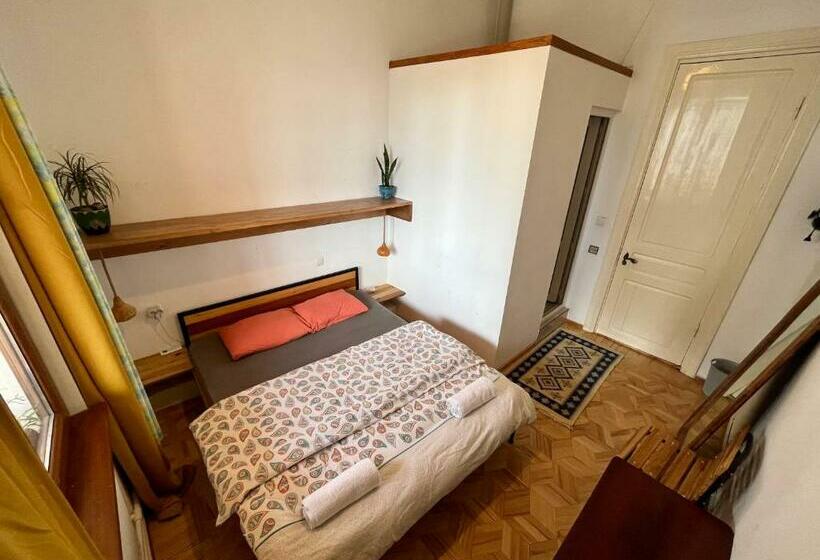 اتاق استاندارد, Bao Hostel Kutaisi