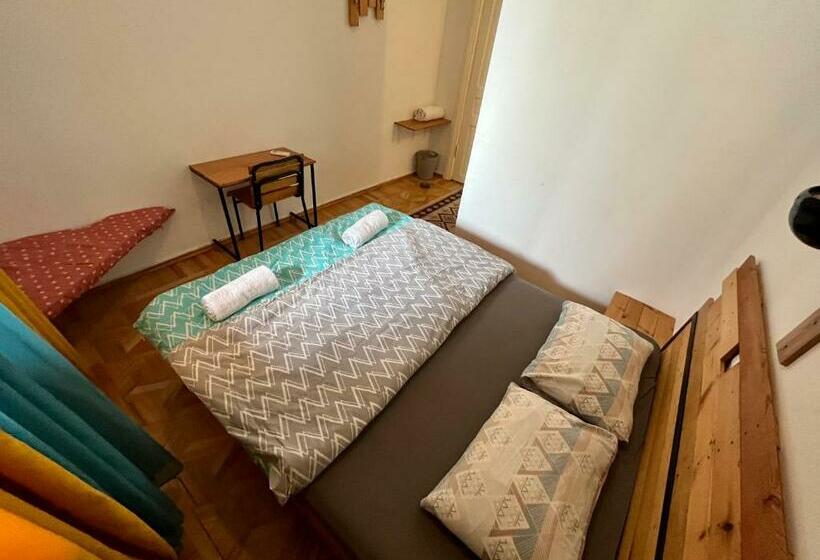 اتاق اکونومی, Bao Hostel Kutaisi