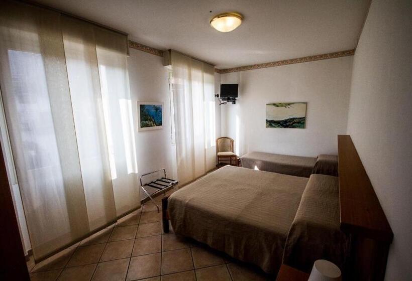 Номер Стандарт Трехместный, Albergo Lario