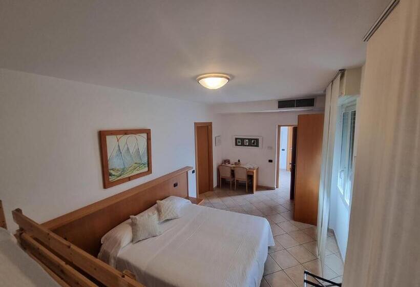 Четырехместный Номер Стандарт, Albergo Lario