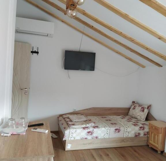 스탠다드 트리플 룸, Guest House Proynovi