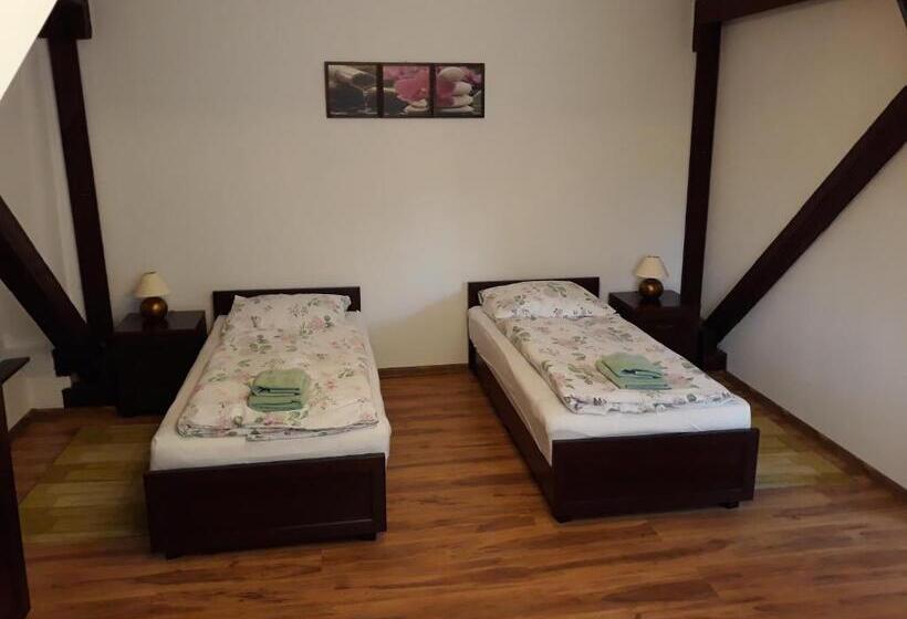 Четырехместный Номер Стандарт, Eden House