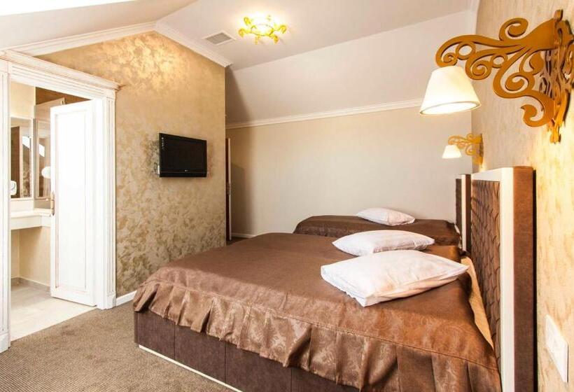 Трехместный Номер Комфорт, Camelot Resort