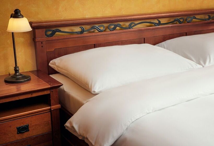 标准三人间, Golf & Spa Kunětická Hora