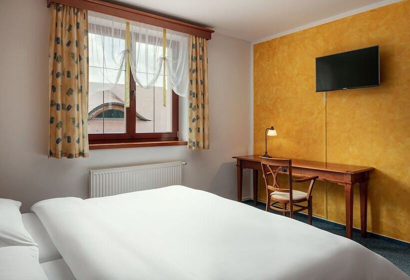 四人标准间, Golf & Spa Kunětická Hora