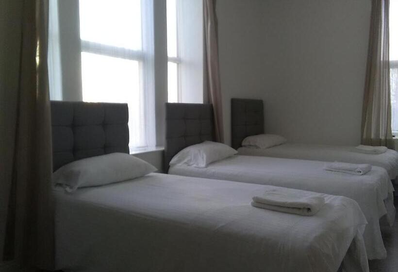 غرفة قياسية ثلاثية, Newcastle West Hotel & Bar