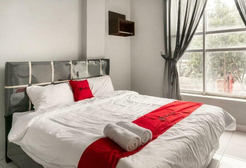 Номер Стандарт, Reddoorz Near Manhattan Square Medan