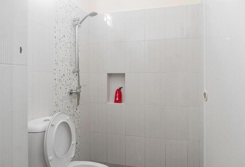 Номер Deluxe, Reddoorz Plus Near Millenium Ict Centre Medan 2