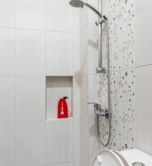 Семейный Номер, Reddoorz Plus Near Millenium Ict Centre Medan 2