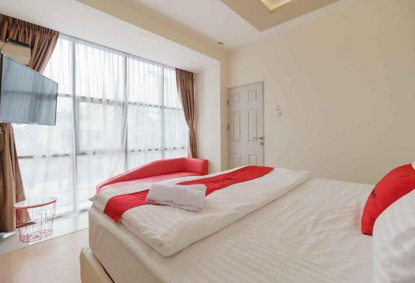 Семейный Номер, Reddoorz Plus Near Millenium Ict Centre Medan 2