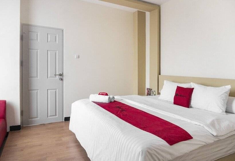 Семейный Номер, Reddoorz Plus Near Millenium Ict Centre Medan 2