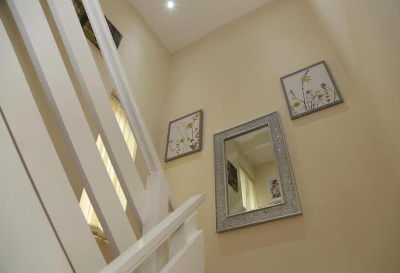 Номер Deluxe, A A Guest Rooms Thamesmead