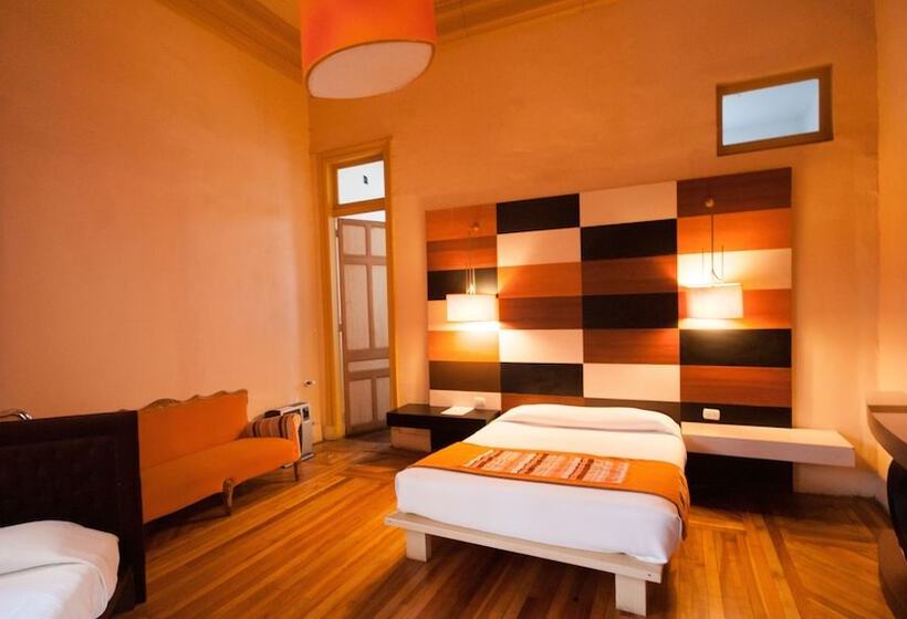 اتاق استاندارد یک نفره, Happy House Hostel