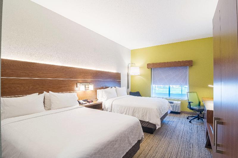 Номер Стандарт Адаптированный для Инвалидов, Holiday Inn Express Hotel & Suites Tampa Usf Busch Gardens, An Ihg