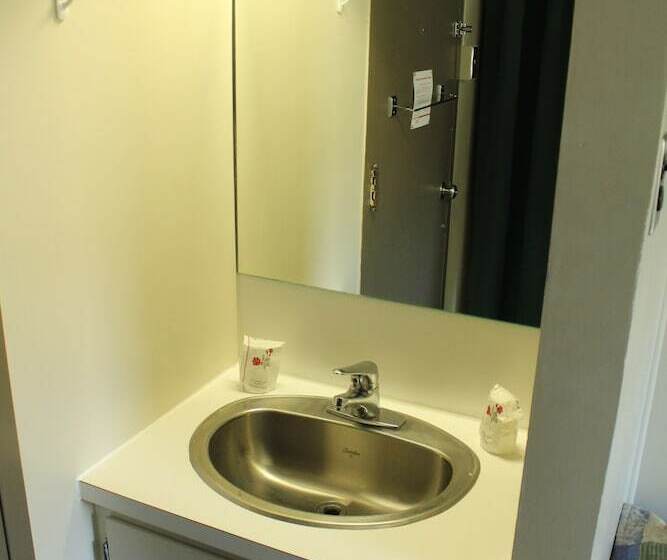 اتاق استاندارد یک تخته با سرویس بهداشتی مشترک, Residences Universite Laval