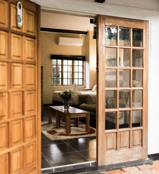 디럭스 룸, Tzaneen Country Lodge
