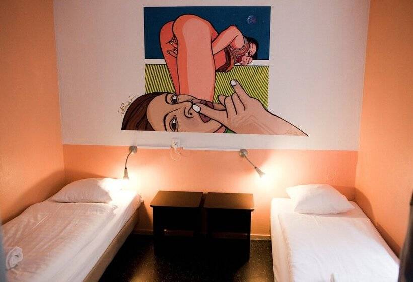 Basic Room, St Christophers Inn At The Winston