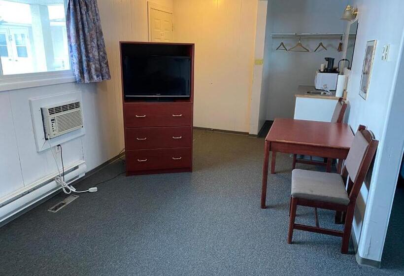 Люкс, Hitching Post Motel