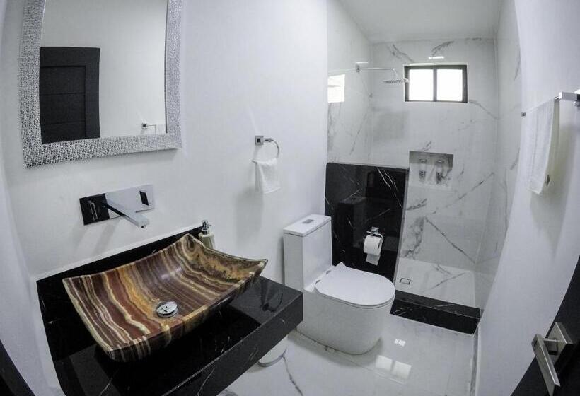キングサイズベッドのスタンダードルーム, Dubai Inn & Suites