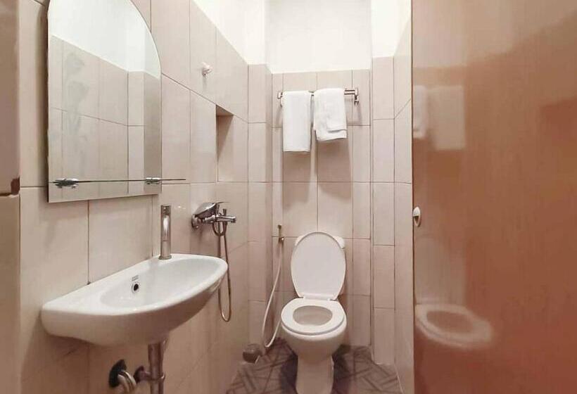 Номер Deluxe, Reddoorz Plus @ Jalan Letda Sujono Medan 2