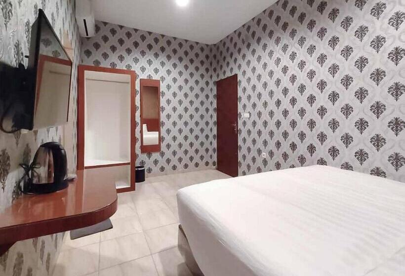 Номер Deluxe, Reddoorz Plus @ Jalan Letda Sujono Medan 2
