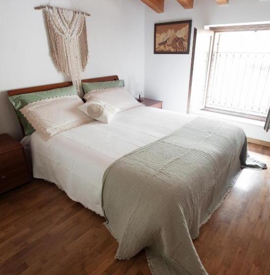 Апартаменты 2 Спальни, B&b In Contrá