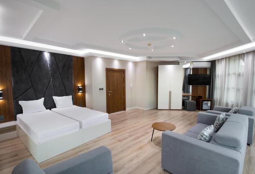 Трехместный Номер Стандарт с Балконом, Villa Euphoria