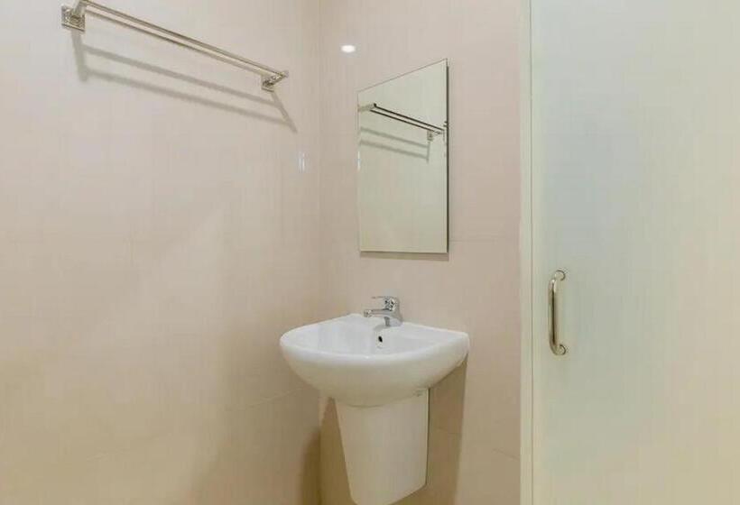 اتاق استاندارد یک نفره, Sans Hotel Box Mansion Surabaya By Reddoorz