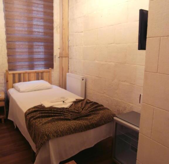 اتاق اکونومی یک تخته, Duran Aga Konagi