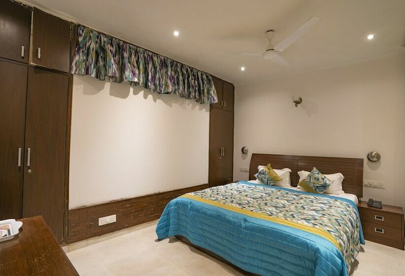 Королевский Номер, Narmade River View Resort