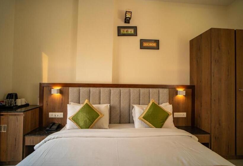 Quarto Deluxe, Rabbit Ratnam  By Udaipur Hotels