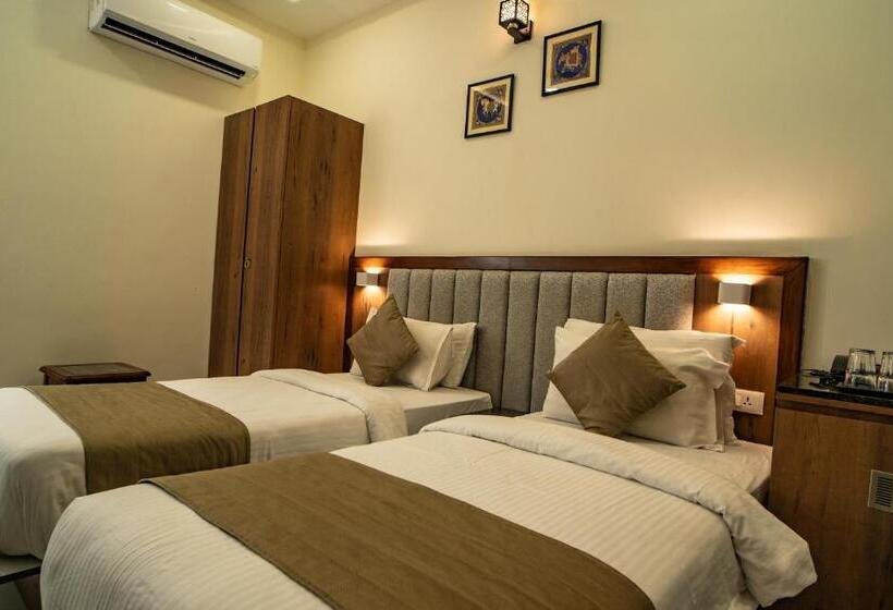 Quarto Superior, Rabbit Ratnam  By Udaipur Hotels