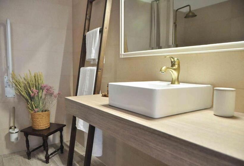 Quarto Estandar Cama King para Deficientes Físicos, Casa Mendilore