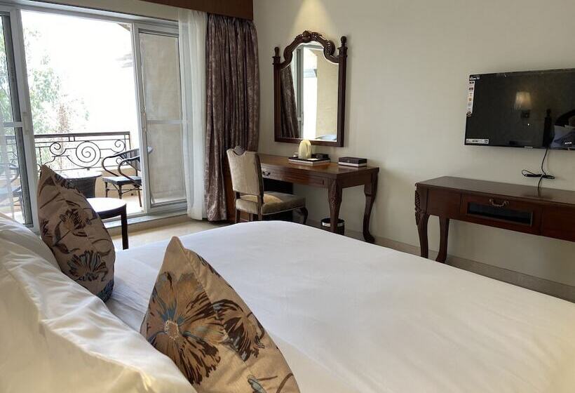 景观俱乐部房间, Grand Victoria The Fern Resort & Spa, Panchgani