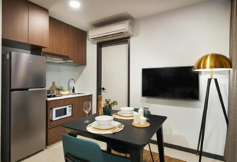 Standard Studio, The Initial Residence